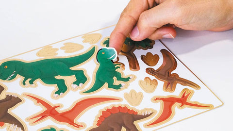 Lipdukai su įvairiais dinozaurais vaikams
