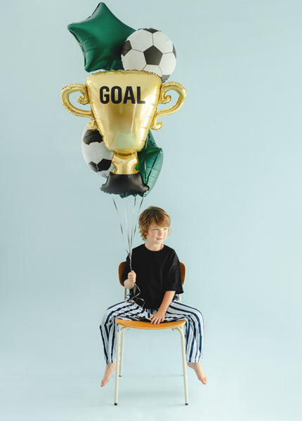 Auksinės futbolo taurės formos balionas su užrašu GOAL

Futbolo tematikos gimtadienio dekoracijos – penkių balionų rinkinys