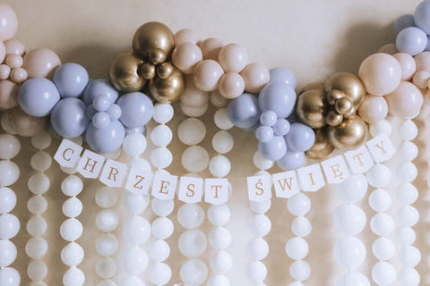 rišami balti balionai balionų girlianda