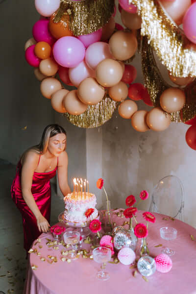 Flesh-colored linking balloons