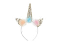 Baltas lankelis su auksiniais žvyneliais puoštu vienaragio ragu, ausytėmis ir pasteliniais rožiniais, melsvais bei persikiniais žiedais.