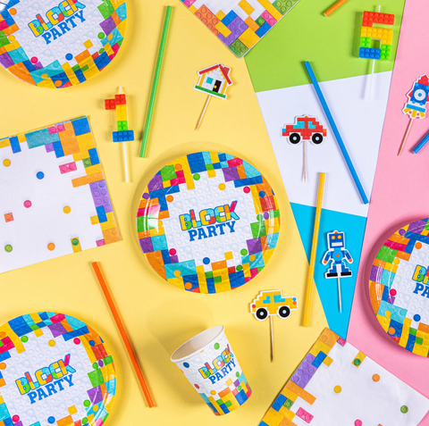 spalvoti šiaudeliai lego tema šventė dekoracijos