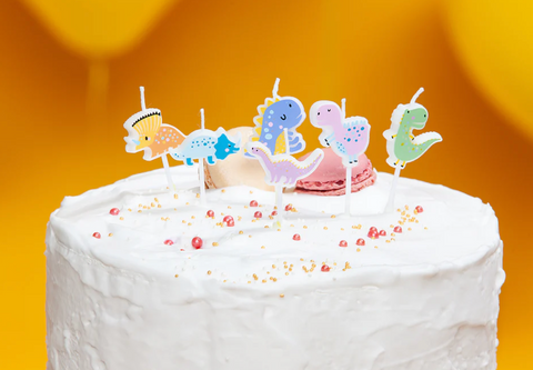 dinozauru tema zvakutes gimtadienis