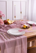 stalo takelis medziaginis pastelines spavos rozine melyna balta stalo dekoras sventems sventinis stalas dekoruotas 