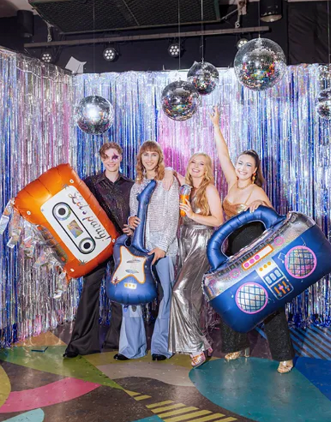 Gitaros formos balionas muzikos tematikos vakarėliui
Mėlynas balionas Gitara gimtadienio ir karaoke dekoracijoms