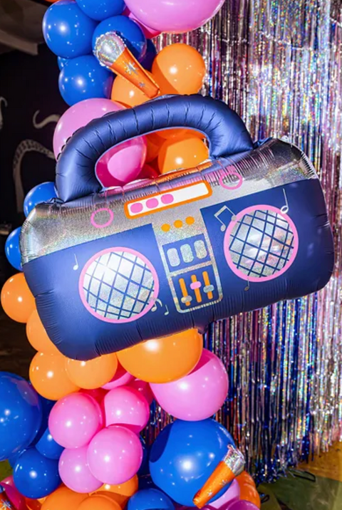 Folinis balionas Boombox tamsiai mėlynas 98 cm
Tamsiai mėlynas Boombox formos folinis balionas
Folinis magnetolos balionas su holografinėmis detalėmis
