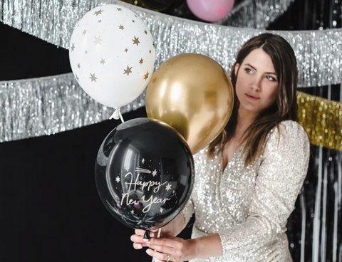 dekoracinė užuolaida lietutis auksinė sidabrinė rožinė melyna juoda spalva gimtadienio dekoracijos