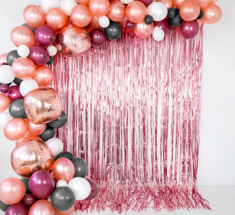 dekoracinė užuolaida lietutis auksinė sidabrinė rožinė melyna juoda spalva gimtadienio dekoracijos