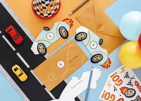 kvietimai mašinos mašinėlės lenktynių tema