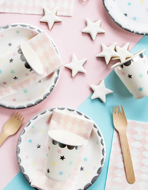 puodukai puodeliai žvaigždutės vienaragiai tema gimtadieniui dekoracijos stalo irankiai