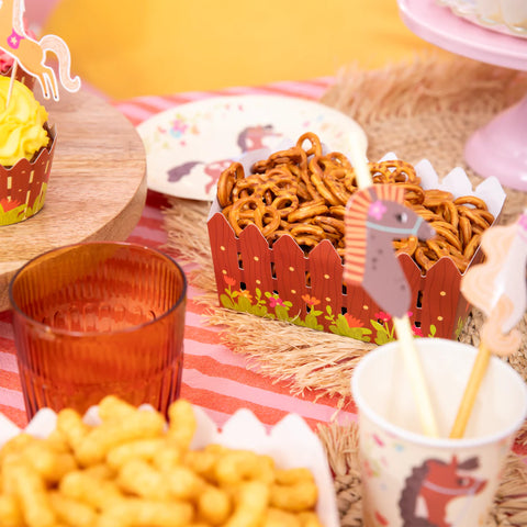 dezutes cipsams skanestams gimtadieniui arkliukų ūkio tema gyvūnai